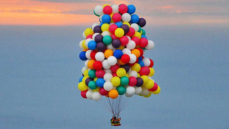 Почему шары, заполненные гелием, летают в воздухе?